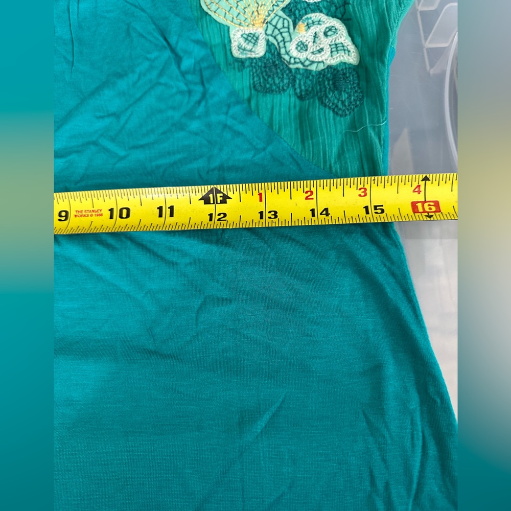 Lulumari NWOT Turquoise Yellow Green Top Shirt Appliqué Embroidered Large - Picture 11 of 13
